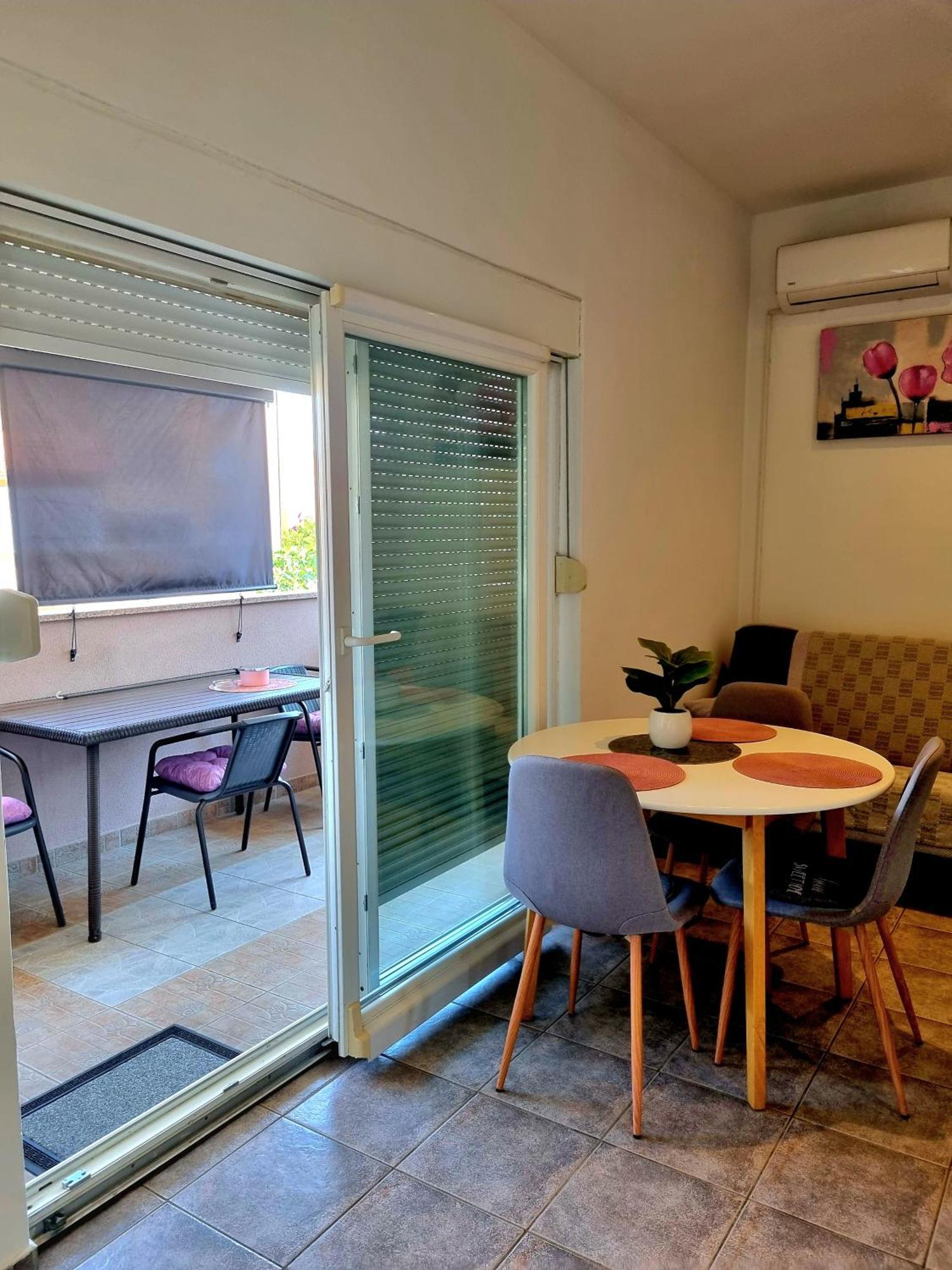 Ema Apartment