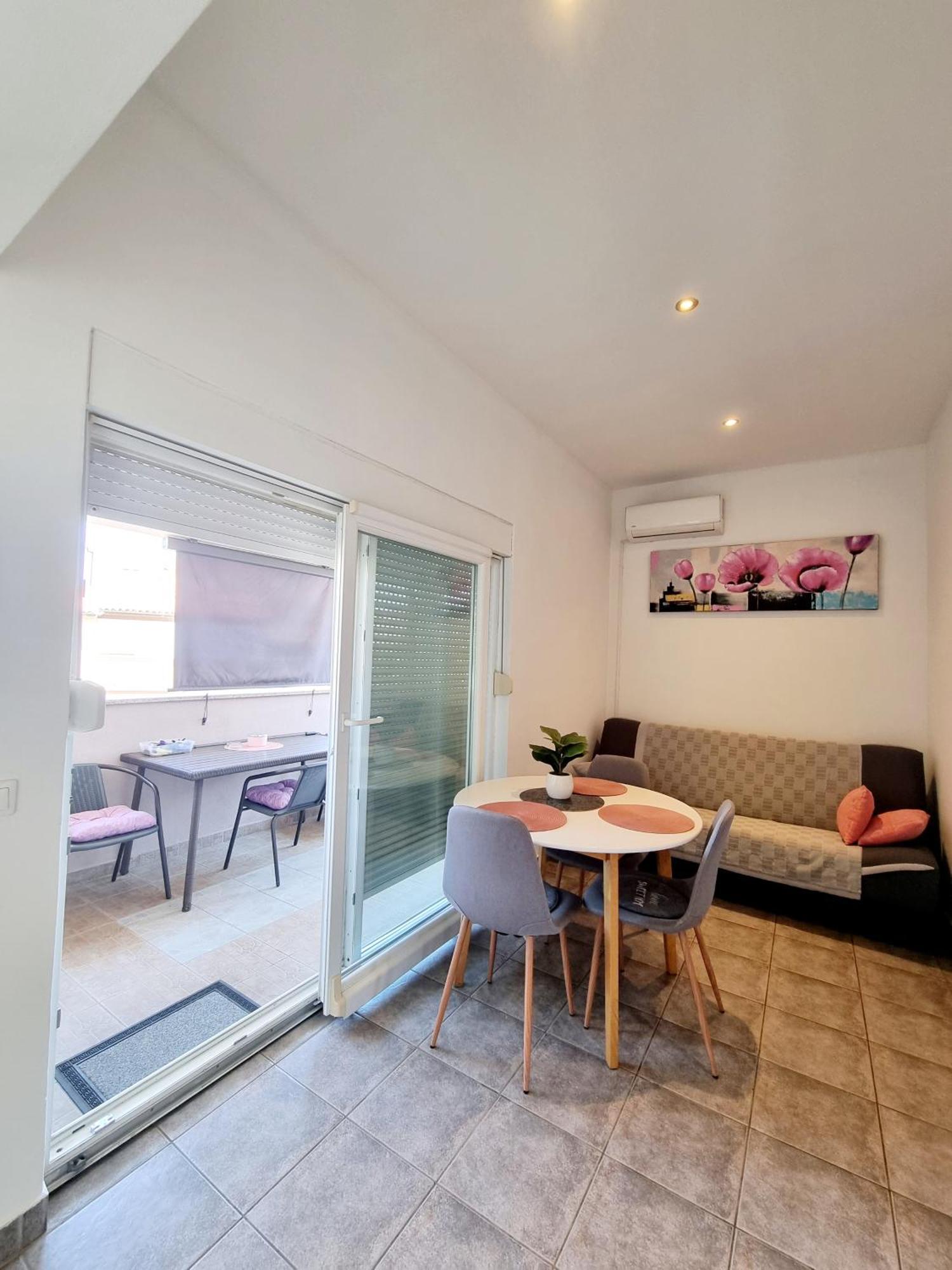 Apartment Ema *