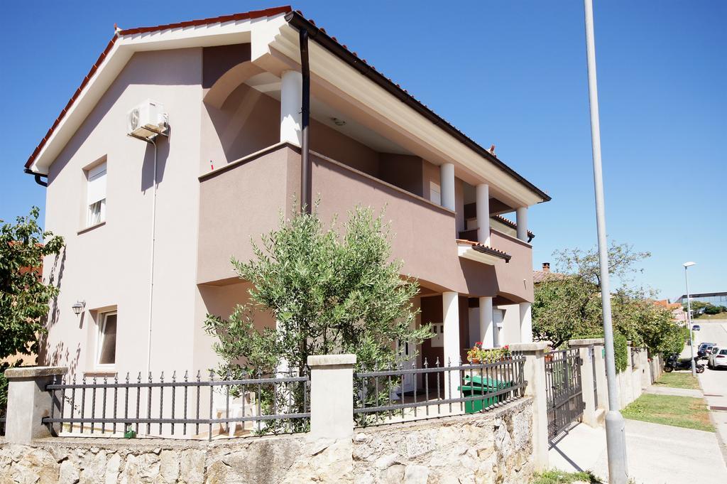 Apartment Ema *